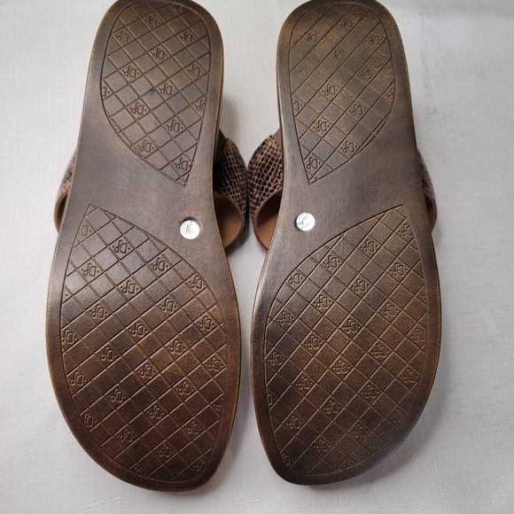 Donald Pliner Faina Wedge Sandals - Picture 4 of 4